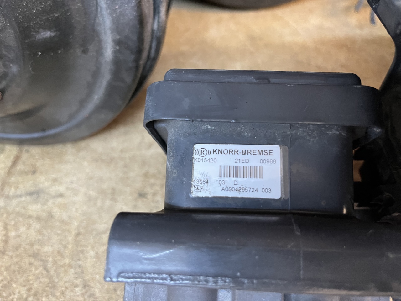 BRAKE VALVES FOR ACTROS MP2-MP3-MP4 - Piduriosad - Veoauto: pilt 3 BRAKE VALVES FOR ACTROS MP2-MP3-MP4 - Piduriosad - Veoauto: pilt 3