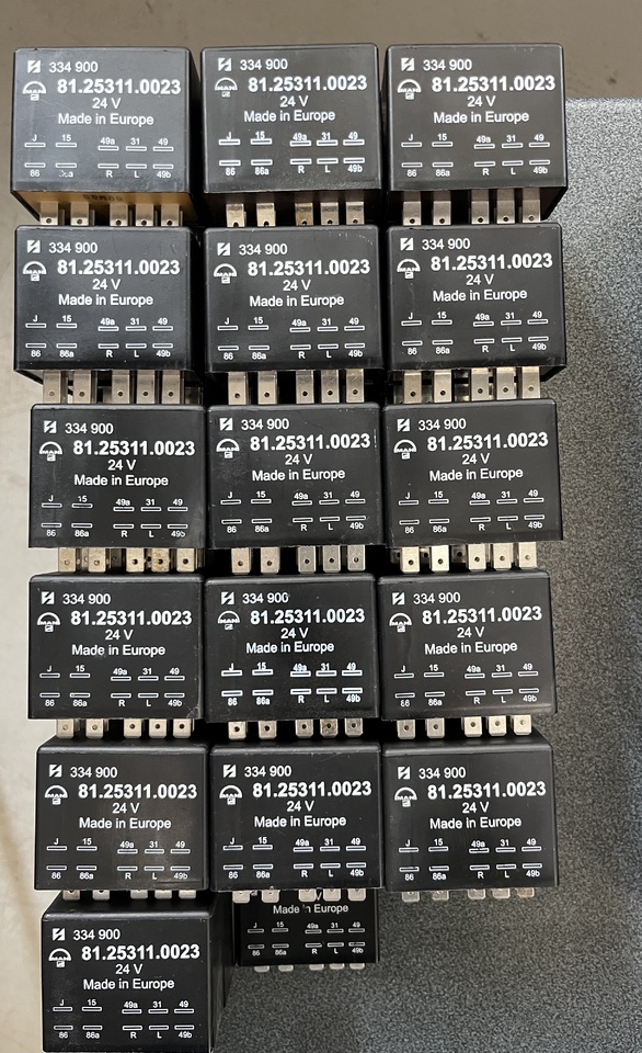 FLASHING-WIPING PULSE UNIT MAN F90,F2000 - Elektrisüsteem - Veoauto: pilt 3 FLASHING-WIPING PULSE UNIT MAN F90,F2000 - Elektrisüsteem - Veoauto: pilt 3