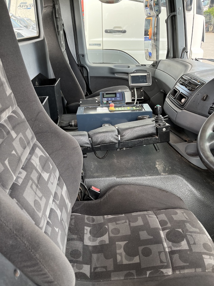 Kabiin ja interjöör - Veoauto SHORT CAB ACTROS MP2 RHD: pilt 15 Kabiin ja interjöör - Veoauto SHORT CAB ACTROS MP2 RHD: pilt 15