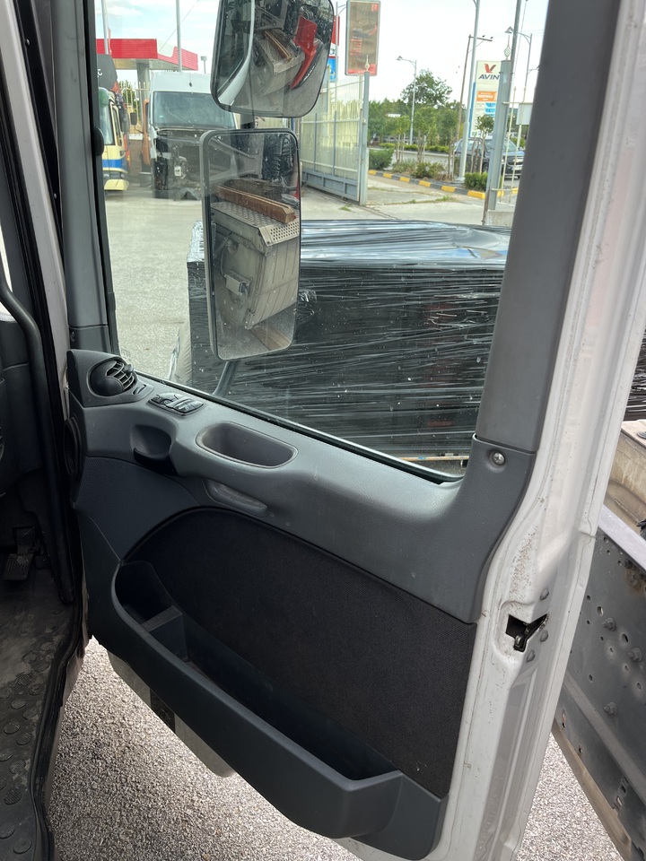 Kabiin ja interjöör - Veoauto SHORT CAB ACTROS MP2 RHD: pilt 14 Kabiin ja interjöör - Veoauto SHORT CAB ACTROS MP2 RHD: pilt 14