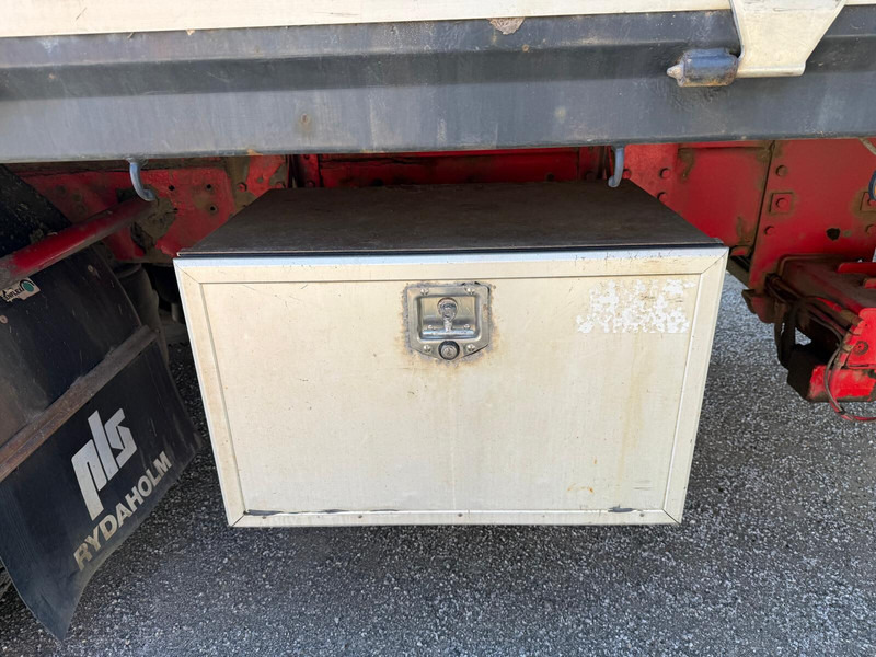 Madelveok/ Platvormveok, Kraanaga veoauto Scania P94D: pilt 14