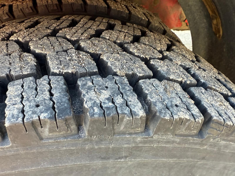 Madelveok/ Platvormveok, Kraanaga veoauto Scania P94D: pilt 12