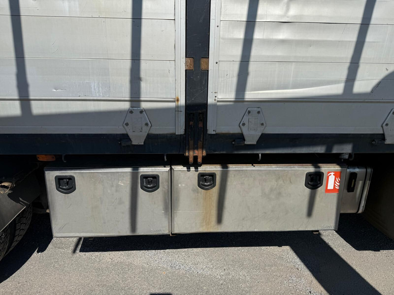 Madelveok/ Platvormveok, Kraanaga veoauto Scania P94D: pilt 13