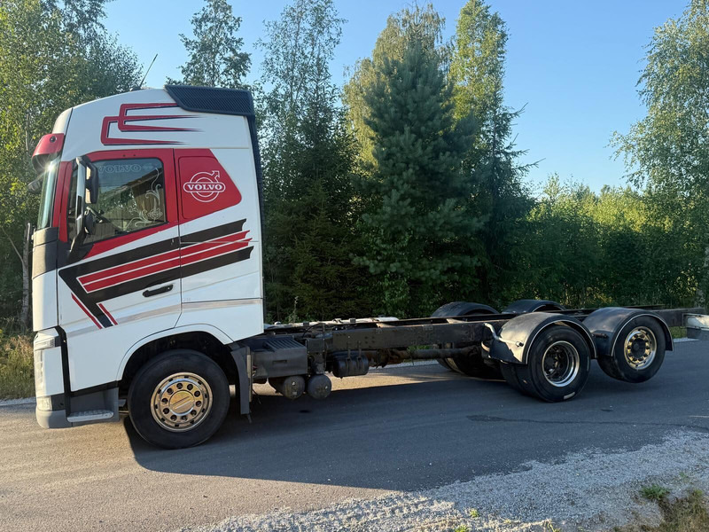 Volvo FH460 6x2 - Kabiinišassiiga veoauto: pilt 2 Volvo FH460 6x2 - Kabiinišassiiga veoauto: pilt 2