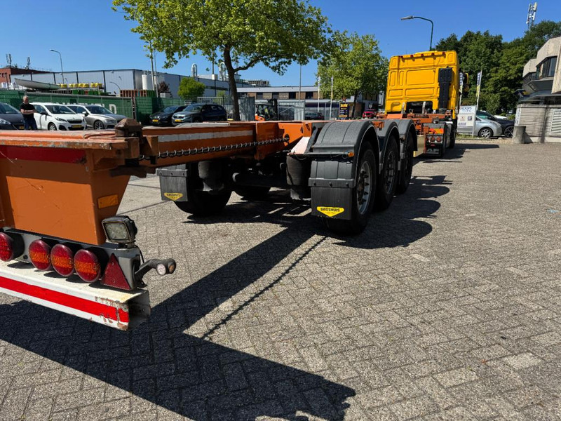 Broshuis MFCC container chassis Multi functioneel 2x 20 1x 30 1x 40 1x 45 saf assen uitschuifbaar tot 14,40 - Šassii poolhaagis: pilt 3 Broshuis MFCC container chassis Multi functioneel 2x 20 1x 30 1x 40 1x 45 saf assen uitschuifbaar tot 14,40 - Šassii poolhaagis: pilt 3