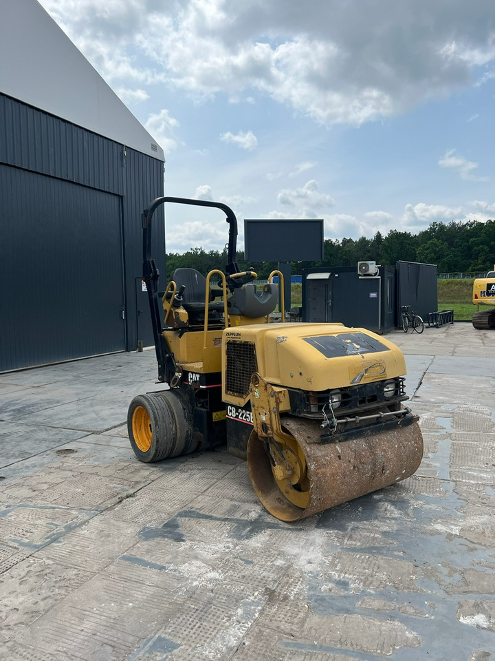 CATERPILLAR CB-225E - Rullija: pilt 4 CATERPILLAR CB-225E - Rullija: pilt 4