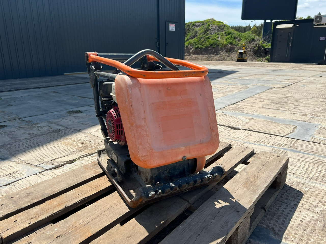 Zagęszczarka ALTRAD BELLE FC4000E PCX13/40 - Vibraatorplaat: pilt 3 Zagęszczarka ALTRAD BELLE FC4000E PCX13/40 - Vibraatorplaat: pilt 3