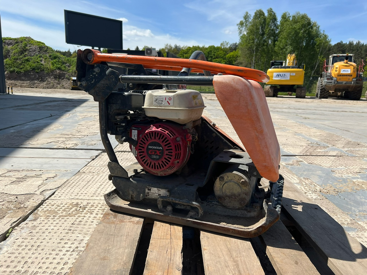 Zagęszczarka ALTRAD BELLE FC4000E PCX13/40 - Vibraatorplaat: pilt 1 Zagęszczarka ALTRAD BELLE FC4000E PCX13/40 - Vibraatorplaat: pilt 1