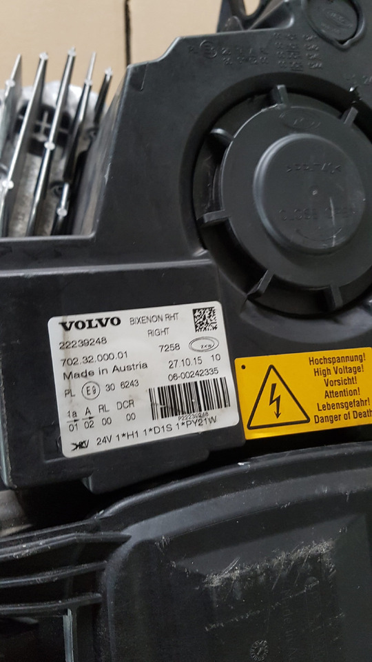 VOLVO FH4 XENON KOPLAMP RECHTS FH16 LOOK EG03404 GEBRUIKT 21221145U - Esituled - Veoauto: pilt 3 VOLVO FH4 XENON KOPLAMP RECHTS FH16 LOOK EG03404 GEBRUIKT 21221145U - Esituled - Veoauto: pilt 3