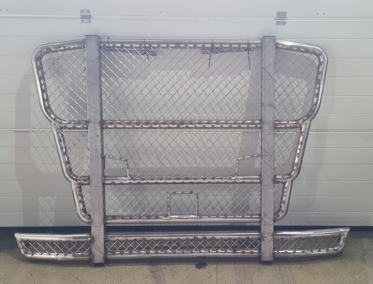 Volvo FH4 BULLBAR RVS primer NIET GESPOTEN 000010 - Pealisehitus ja välispind - Veoauto: pilt 1 Volvo FH4 BULLBAR RVS primer NIET GESPOTEN 000010 - Pealisehitus ja välispind - Veoauto: pilt 1