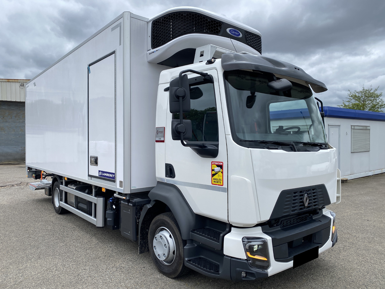 RENAULT D 12 - Külmutiga veoauto: pilt 1 RENAULT D 12 - Külmutiga veoauto: pilt 1
