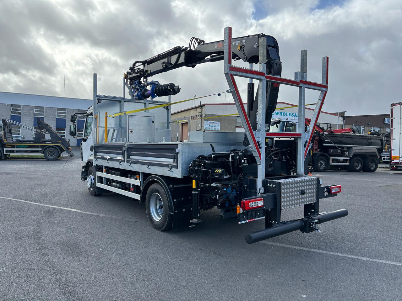 Renault Trucks D 14 Flatbed drop side poling truck - Madelveok/ Platvormveok, Kraanaga veoauto: pilt 4 Renault Trucks D 14 Flatbed drop side poling truck - Madelveok/ Platvormveok, Kraanaga veoauto: pilt 4