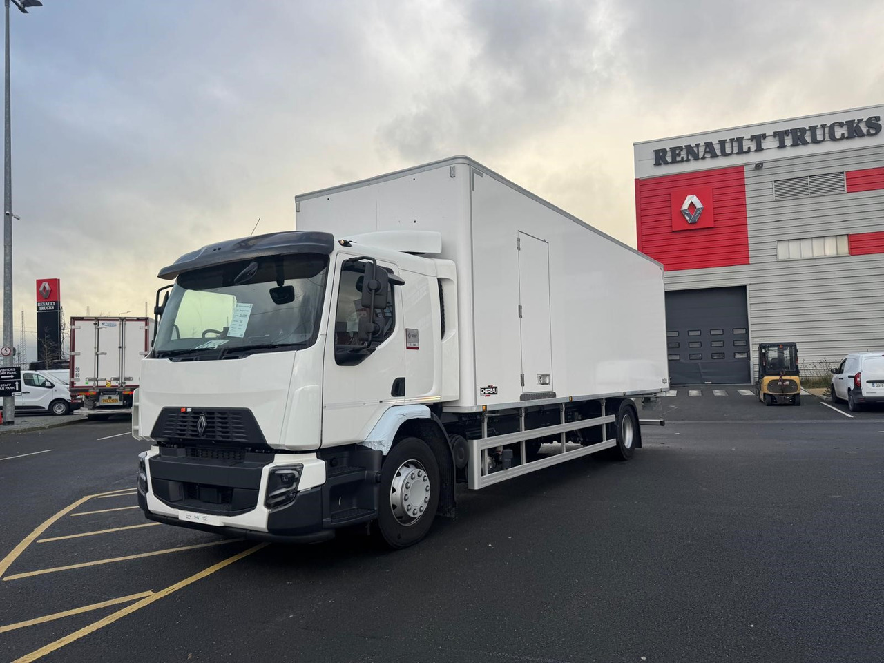 Renault Trucks D 18 Wide 4×2 with Chereau Body - Kasti veoauto: pilt 1 Renault Trucks D 18 Wide 4×2 with Chereau Body - Kasti veoauto: pilt 1