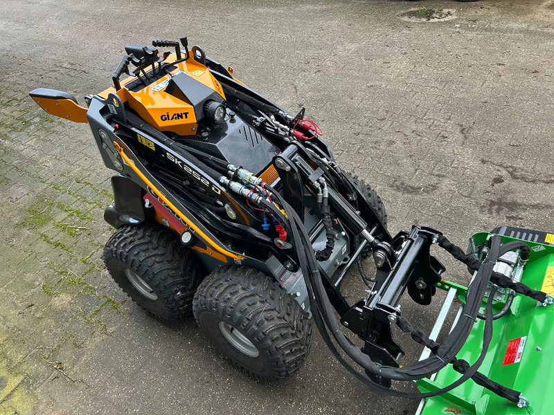 Giant SK252D + klepelmaaier - Minilaadur: pilt 4 Giant SK252D + klepelmaaier - Minilaadur: pilt 4