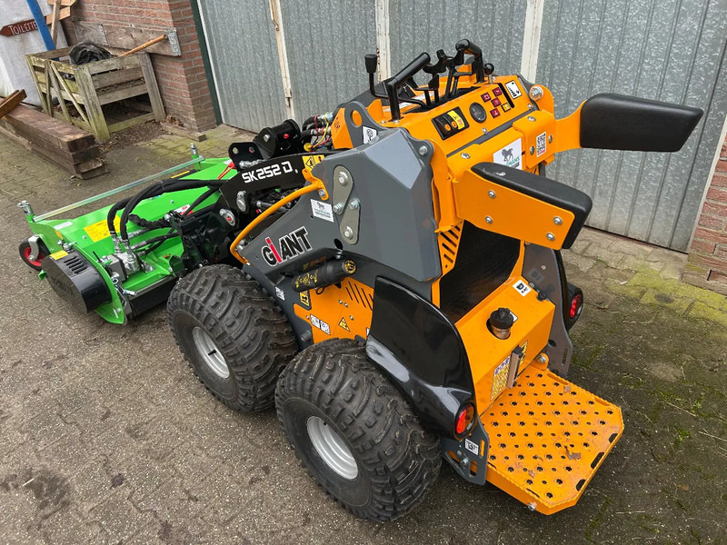 Giant SK252D + klepelmaaier - Minilaadur: pilt 3 Giant SK252D + klepelmaaier - Minilaadur: pilt 3