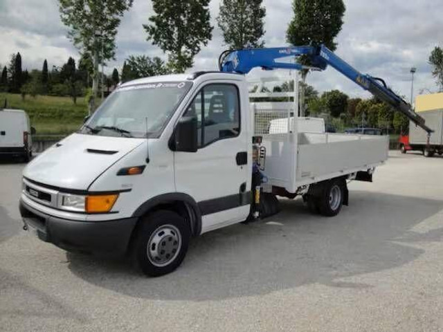 Iveco Daily 35C11 - flatbed+crane - Madelveok/ Platvormveok, Kraanaga veoauto: pilt 1 Iveco Daily 35C11 - flatbed+crane - Madelveok/ Platvormveok, Kraanaga veoauto: pilt 1