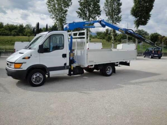 Iveco Daily 35C11 - flatbed+crane - Madelveok/ Platvormveok, Kraanaga veoauto: pilt 2 Iveco Daily 35C11 - flatbed+crane - Madelveok/ Platvormveok, Kraanaga veoauto: pilt 2