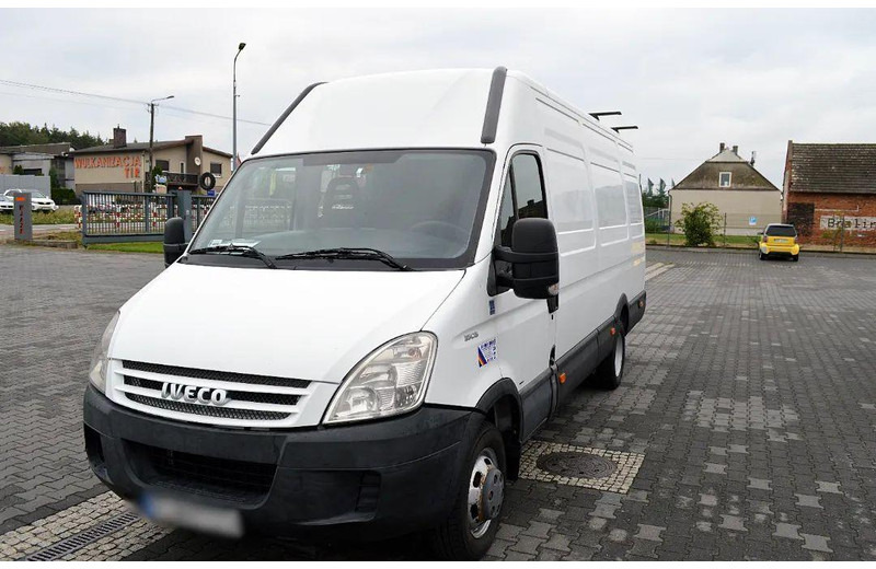 Iveco Daily 35C15 Blaszak L4H2 Brygadówka 6-seater Doka Dubel Cabin - Väikebuss, Mikrobuss: pilt 2 Iveco Daily 35C15 Blaszak L4H2 Brygadówka 6-seater Doka Dubel Cabin - Väikebuss, Mikrobuss: pilt 2