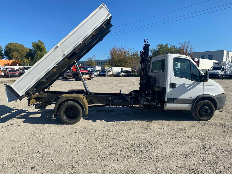 Iveco Daily 65 C 18 - 3 sided Tipper + HIAB 033T Crane - Tarbesõiduk kallur: pilt 2 Iveco Daily 65 C 18 - 3 sided Tipper + HIAB 033T Crane - Tarbesõiduk kallur: pilt 2