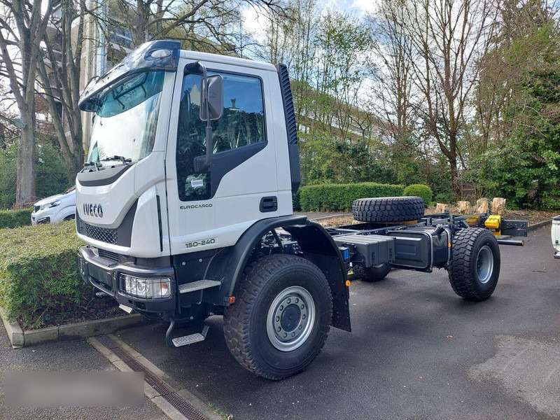Iveco ML 150E24WS 4x4 - Kabiinišassiiga veoauto: pilt 1 Iveco ML 150E24WS 4x4 - Kabiinišassiiga veoauto: pilt 1