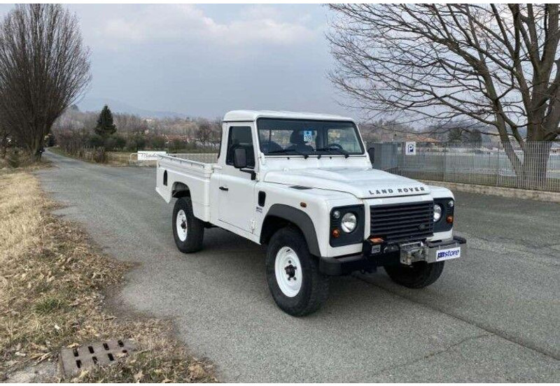 Land Rover Defender 110 - 2.2 Td4 4x4 Platós - Madelauto: pilt 2 Land Rover Defender 110 - 2.2 Td4 4x4 Platós - Madelauto: pilt 2