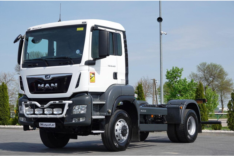 MAN TGS 18.420 / 4X4 / RAMA DŁ. 5,6 M / NAVI / DO ZABUDOWY / SPROWA - Kabiinišassiiga veoauto: pilt 1 MAN TGS 18.420 / 4X4 / RAMA DŁ. 5,6 M / NAVI / DO ZABUDOWY / SPROWA - Kabiinišassiiga veoauto: pilt 1