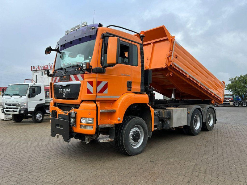 MAN TGS 33.440 AK 6x6 3-Way Tipper - Kallurauto: pilt 1 MAN TGS 33.440 AK 6x6 3-Way Tipper - Kallurauto: pilt 1