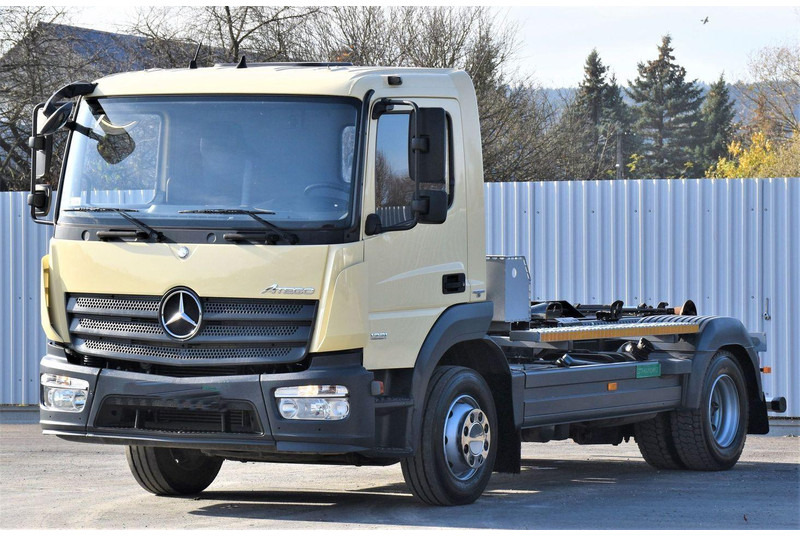 Mercedes-Benz ATEGO 1221 * ABROLLKIPPER * TOPZUSTAND - Konkstõstukiga veoauto: pilt 4 Mercedes-Benz ATEGO 1221 * ABROLLKIPPER * TOPZUSTAND - Konkstõstukiga veoauto: pilt 4
