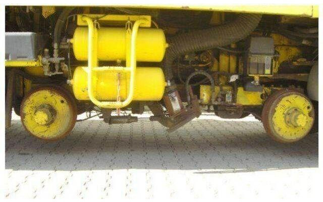 Mercedes-Benz SK 1820 4x2 Schienenreinigungs Kehrmaschine RAIL - Tänavapühkimismasin: pilt 2 Mercedes-Benz SK 1820 4x2 Schienenreinigungs Kehrmaschine RAIL - Tänavapühkimismasin: pilt 2