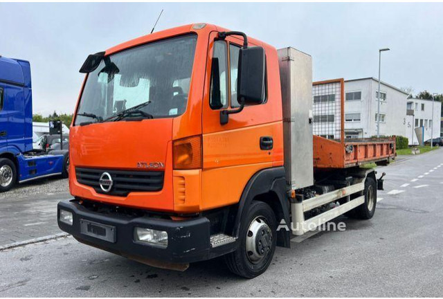 Nissan Atleon 80.19 - Hook lift truck+tipper - Konkstõstukiga veoauto: pilt 2 Nissan Atleon 80.19 - Hook lift truck+tipper - Konkstõstukiga veoauto: pilt 2