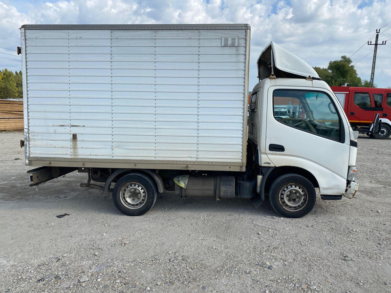 Toyota Dyna 100 3,0 D - Koffer - Tarbesõiduk furgoon: pilt 4 Toyota Dyna 100 3,0 D - Koffer - Tarbesõiduk furgoon: pilt 4