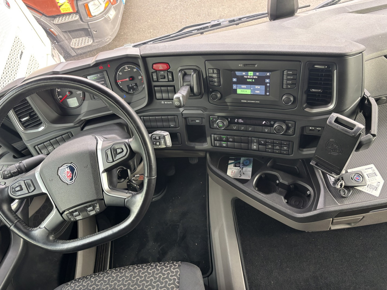 SCANIA R 460 A4x2NA - Sadulveok: pilt 2 SCANIA R 460 A4x2NA - Sadulveok: pilt 2