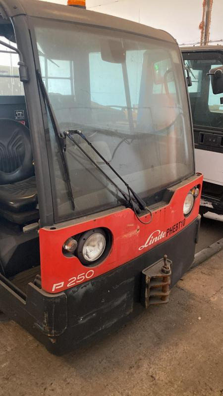 Linde Electric Tug P250 - Puksiirtraktor: pilt 1 Linde Electric Tug P250 - Puksiirtraktor: pilt 1
