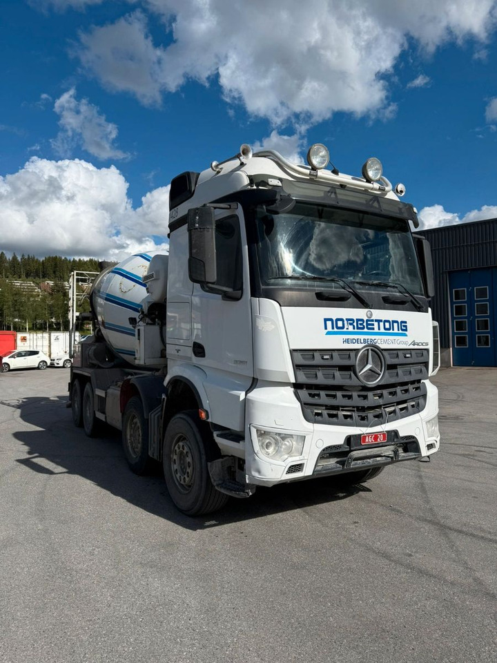 Mercedes-Benz 3251 / 9 m3 mixer + Liebher 12+4 - Autobetoonisegisti: pilt 1 Mercedes-Benz 3251 / 9 m3 mixer + Liebher 12+4 - Autobetoonisegisti: pilt 1