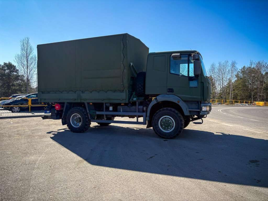 Iveco EUROCARGO 4x4 Offroad Camper Winde - Tent veoauto: pilt 5 Iveco EUROCARGO 4x4 Offroad Camper Winde - Tent veoauto: pilt 5