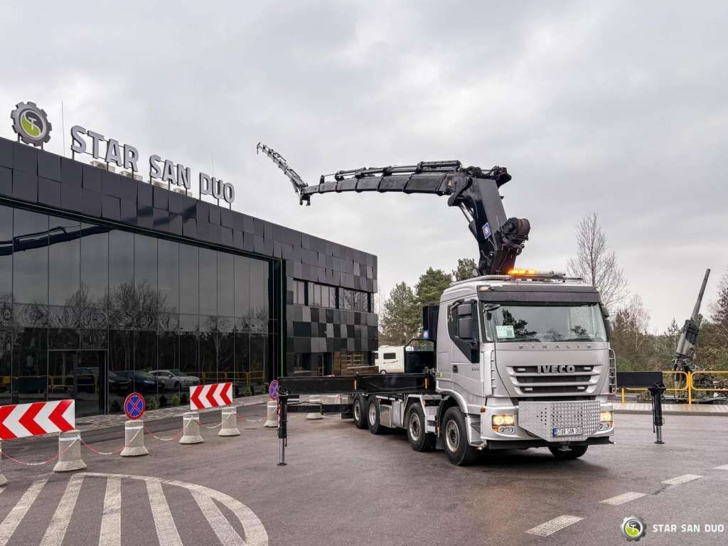 Iveco STRALIS AS320S50Y 8x2 HMF 8520-0K6 FLY JIB Winc - Kraanaga veoauto: pilt 2 Iveco STRALIS AS320S50Y 8x2 HMF 8520-0K6 FLY JIB Winc - Kraanaga veoauto: pilt 2