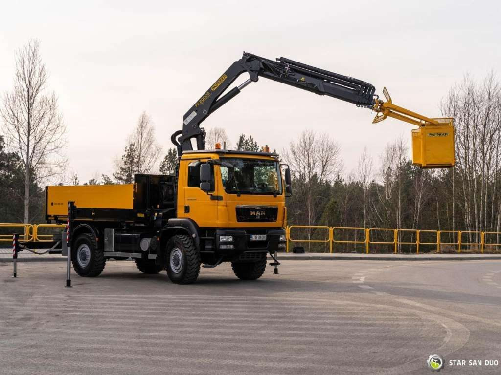 MAN TGM 18.340 4x4 PALFINGER PK 20002 CRANE BASKET MAN TGM 18.340 4x4 PALFINGER PK 20002 CRANE BASKET - Kraanaga veoauto, Madelveok/ Platvormveok: pilt 2 MAN TGM 18.340 4x4 PALFINGER PK 20002 CRANE BASKET MAN TGM 18.340 4x4 PALFINGER PK 20002 CRANE BASKET - Kraanaga veoauto, Madelveok/ Platvormveok: pilt 2