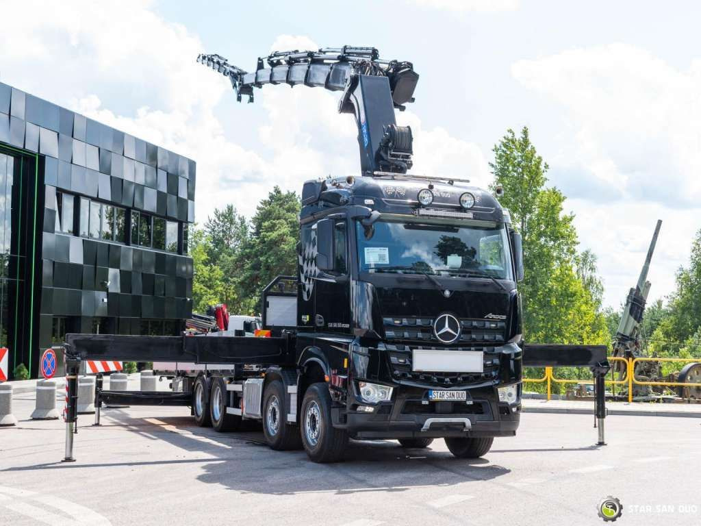 Mercedes-Benz AROCS 3251 8x4 HMF 8520 Fly Jib Winch - Kraanaga veoauto: pilt 2 Mercedes-Benz AROCS 3251 8x4 HMF 8520 Fly Jib Winch - Kraanaga veoauto: pilt 2