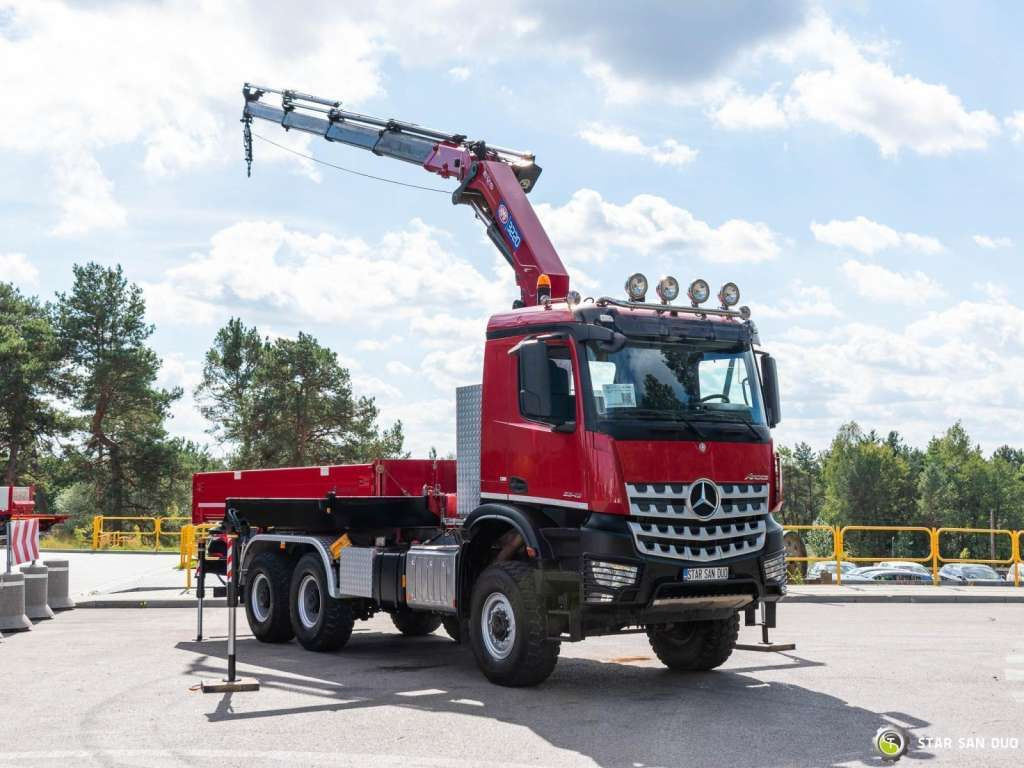 Mercedes-Benz AROCS 3345 6x6 HMF 3220 Winch Crane tipper - Kraanaga veoauto: pilt 2 Mercedes-Benz AROCS 3345 6x6 HMF 3220 Winch Crane tipper - Kraanaga veoauto: pilt 2