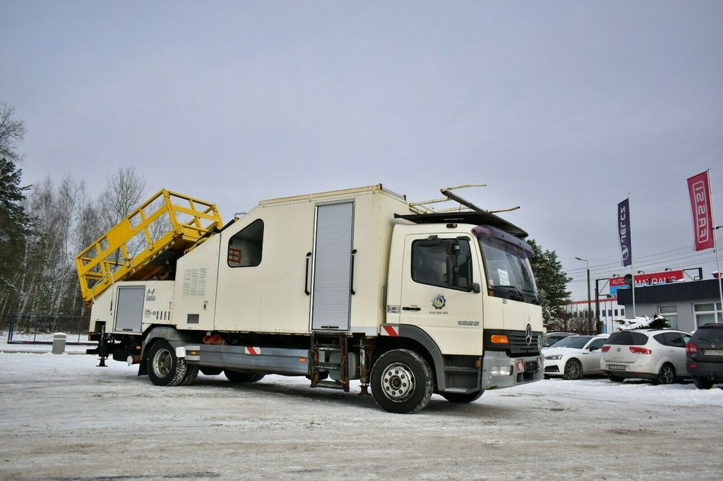 Mercedes-Benz ATEGO 1323 PK 8000T RAIL Platform - Veoautolt tõusev platvorm: pilt 3 Mercedes-Benz ATEGO 1323 PK 8000T RAIL Platform - Veoautolt tõusev platvorm: pilt 3