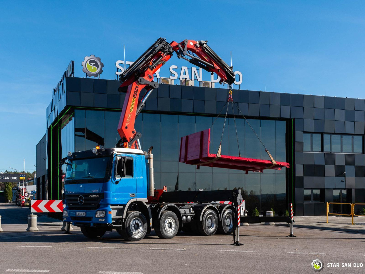 - Kraanaga veoauto: pilt 1 - Kraanaga veoauto: pilt 1