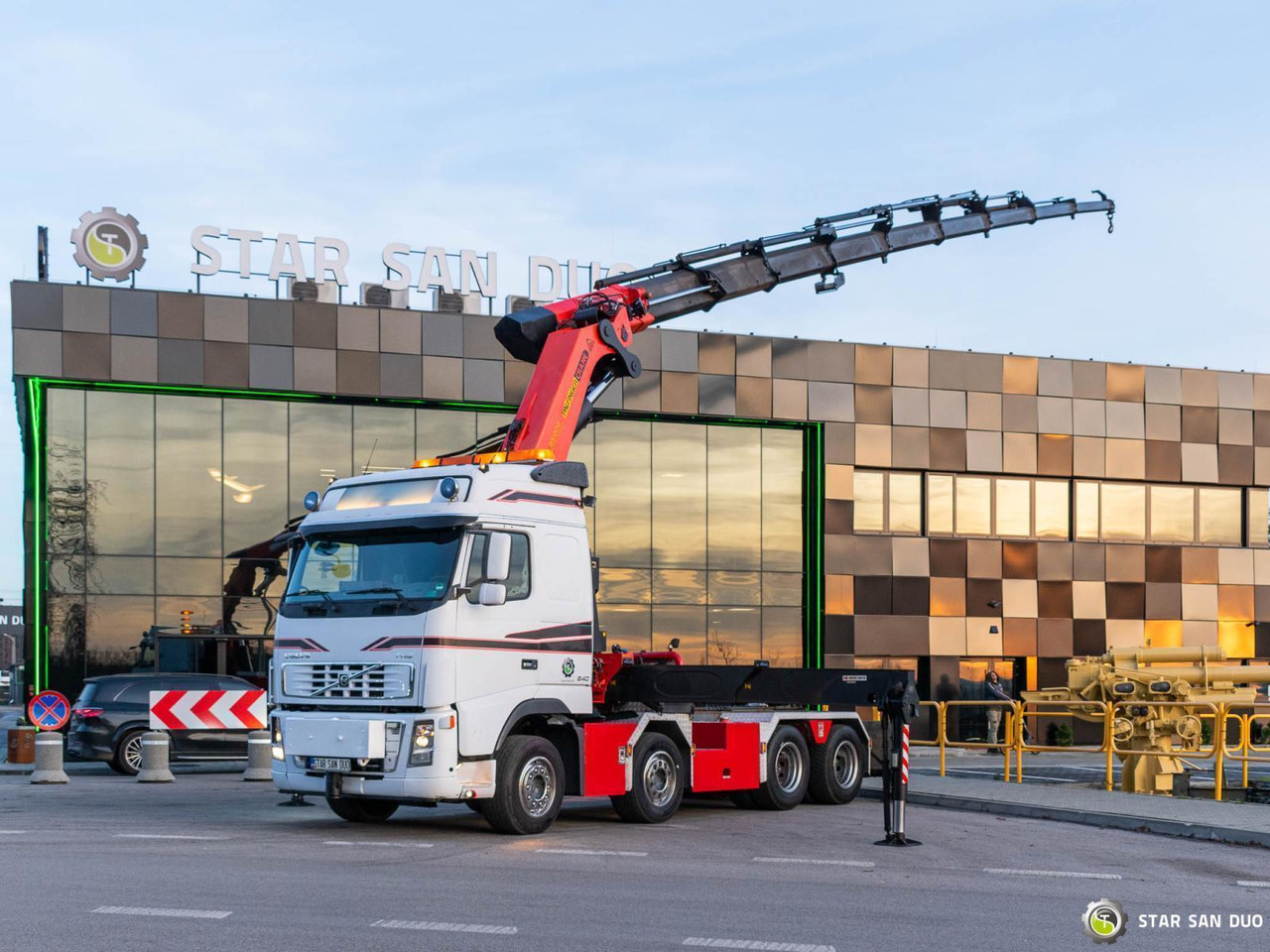 - Kraanaga veoauto: pilt 1 - Kraanaga veoauto: pilt 1