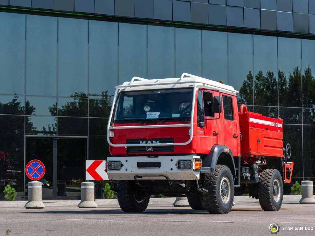 MAN LE220B 4x4 E Fire Truck Feuerwehr - Veoauto: pilt 2 MAN LE220B 4x4 E Fire Truck Feuerwehr - Veoauto: pilt 2