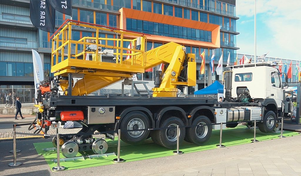 Volvo NEW FMX 8x4 RAIL ROAD SCHIENEN TWO WAY - Konteinerveduk/ Tõstukiga veoauto, Kraanaga veoauto: pilt 2 Volvo NEW FMX 8x4 RAIL ROAD SCHIENEN TWO WAY - Konteinerveduk/ Tõstukiga veoauto, Kraanaga veoauto: pilt 2