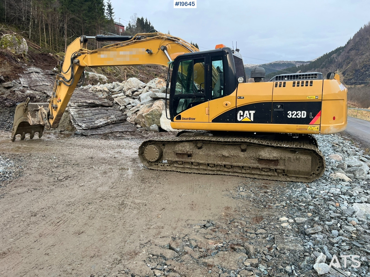 Caterpillar 323D - Ekskavaator: pilt 1 Caterpillar 323D - Ekskavaator: pilt 1