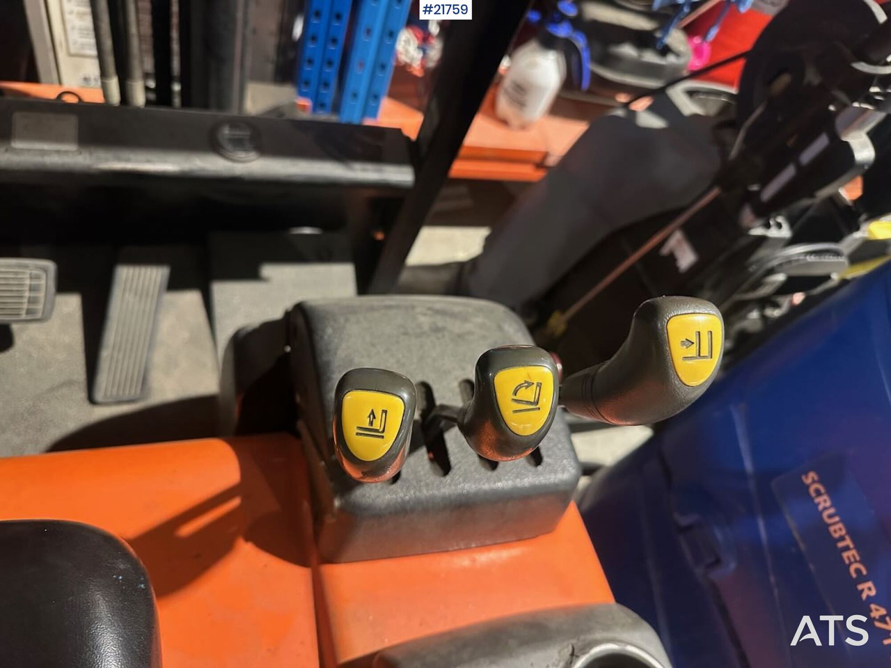 Daewoo B20T truck m/ 4,5 m løftehøyde - Madal platvormpoolhaagis: pilt 4 Daewoo B20T truck m/ 4,5 m løftehøyde - Madal platvormpoolhaagis: pilt 4