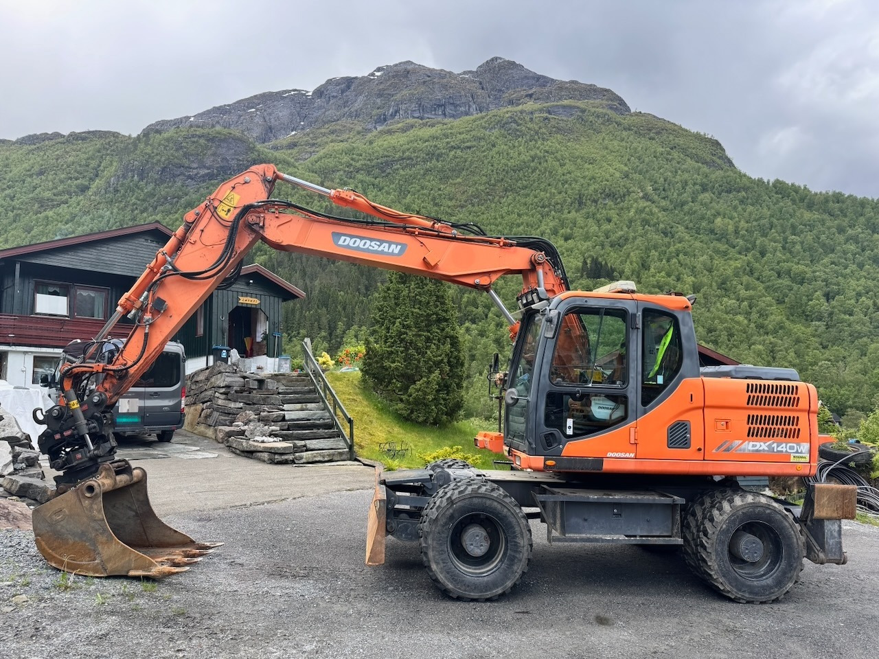 Doosan DX140W-3 - Ekskavaator: pilt 1 Doosan DX140W-3 - Ekskavaator: pilt 1