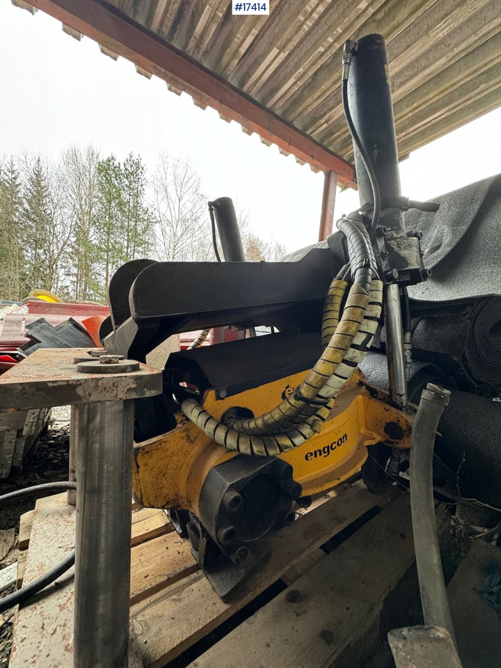 Kallutav pöördpea - Ehitusmasinad Engcon Rototilt: pilt 6