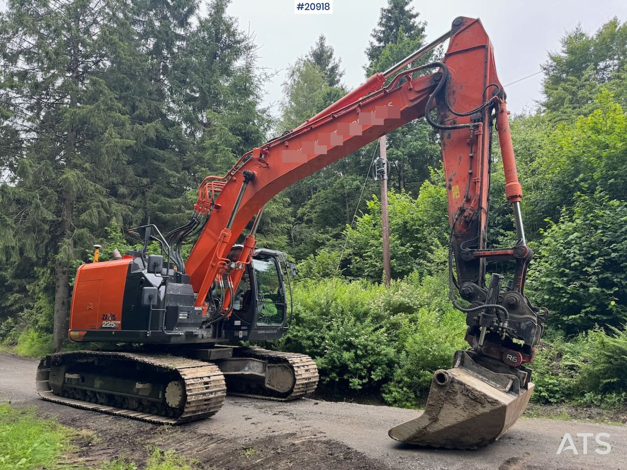 Hitachi ZX225 - Lintekskavaator: pilt 1 Hitachi ZX225 - Lintekskavaator: pilt 1