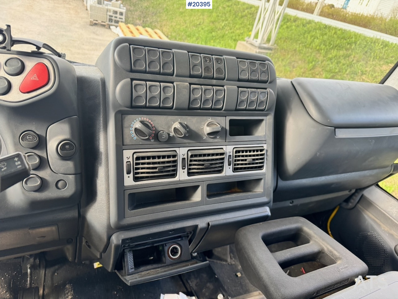 Puksiirauto Iveco 75E15: pilt 33